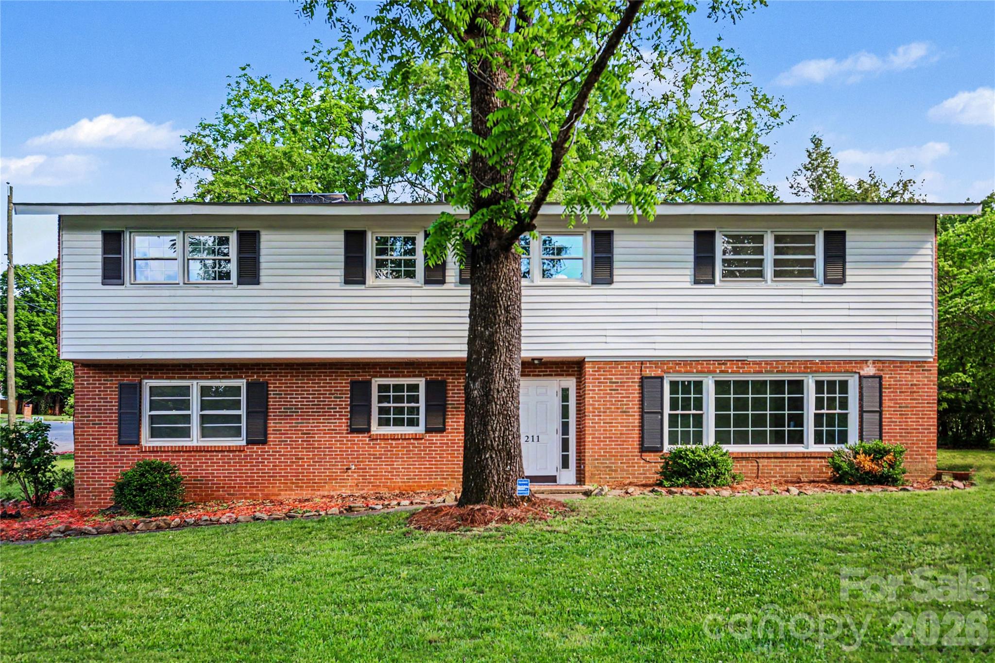 211 Windsor Drive Property Photo 1