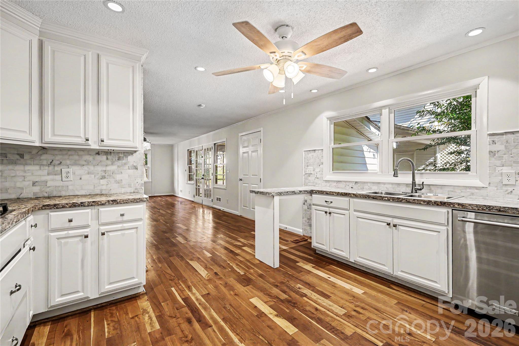 211 Windsor Drive Property Photo 2