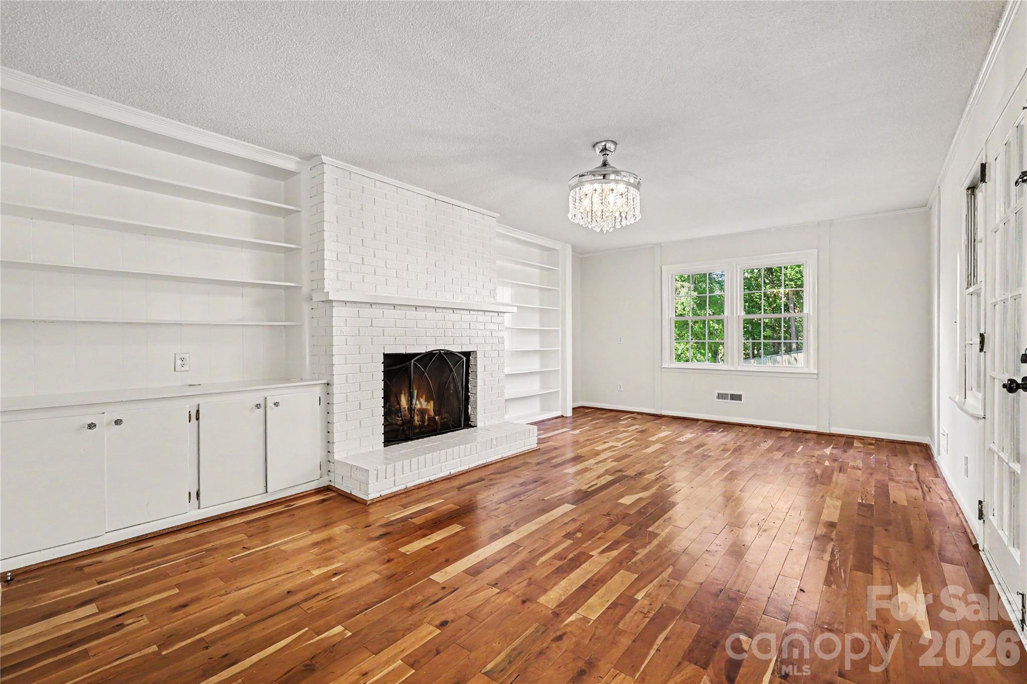 211 Windsor Drive Property Photo 3