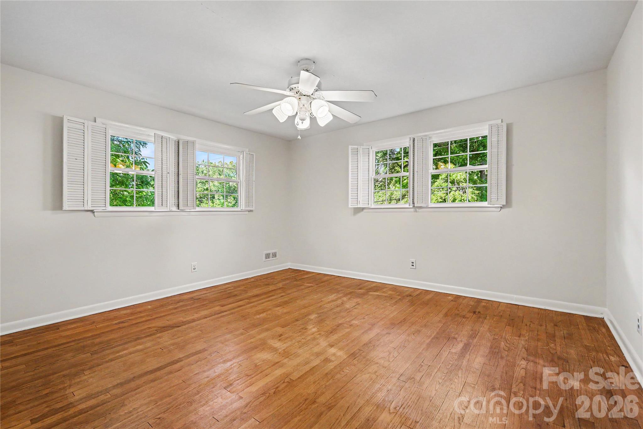 211 Windsor Drive Property Photo 9