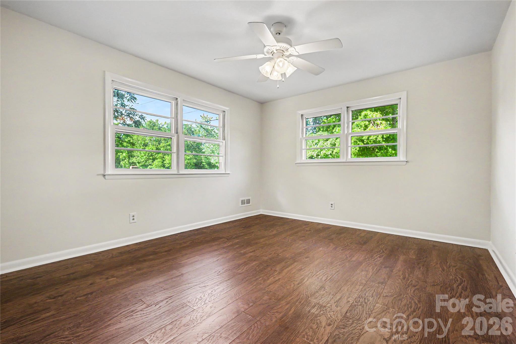 211 Windsor Drive Property Photo 10