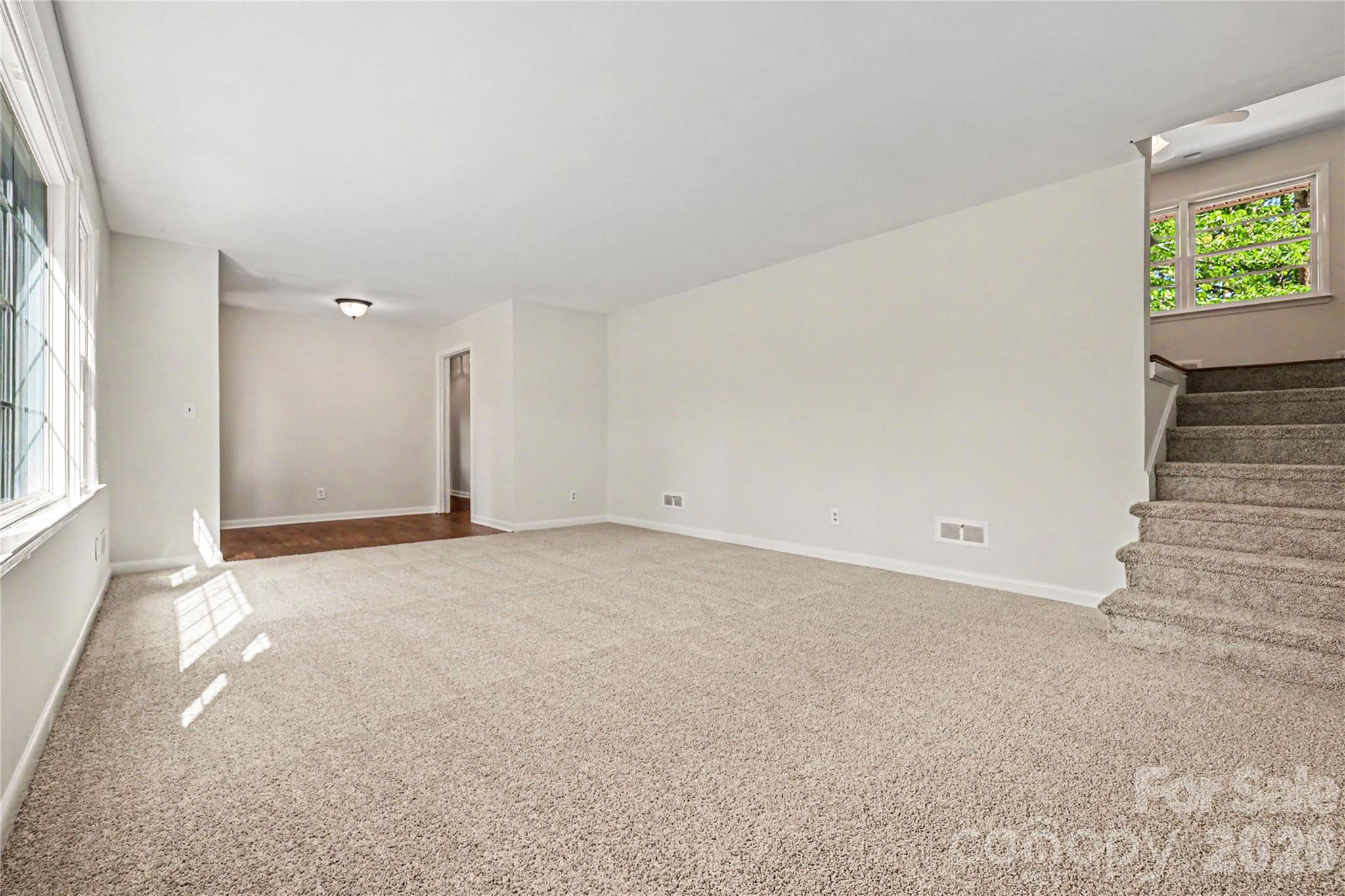 211 Windsor Drive Property Photo 11