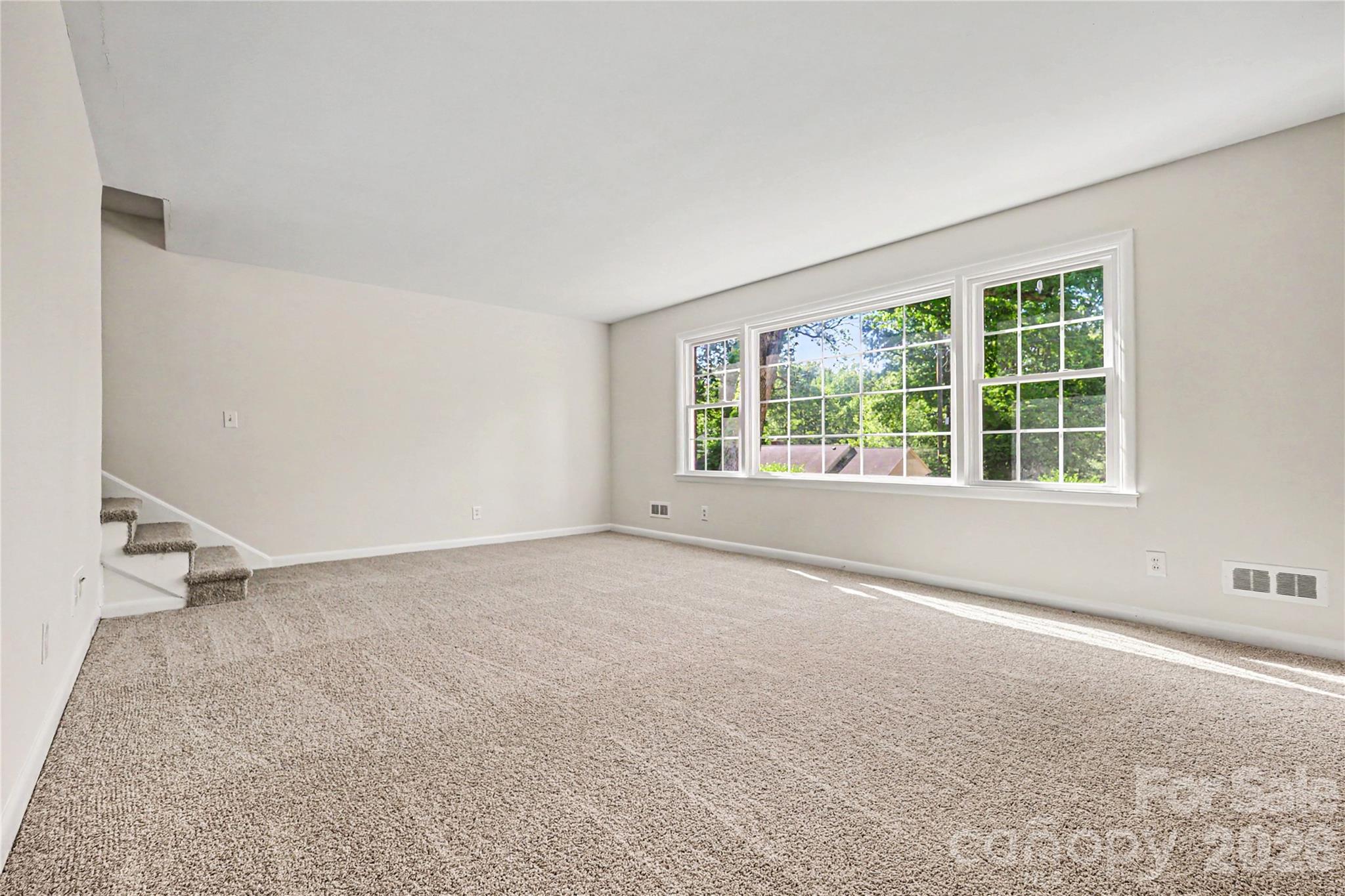 211 Windsor Drive Property Photo 12