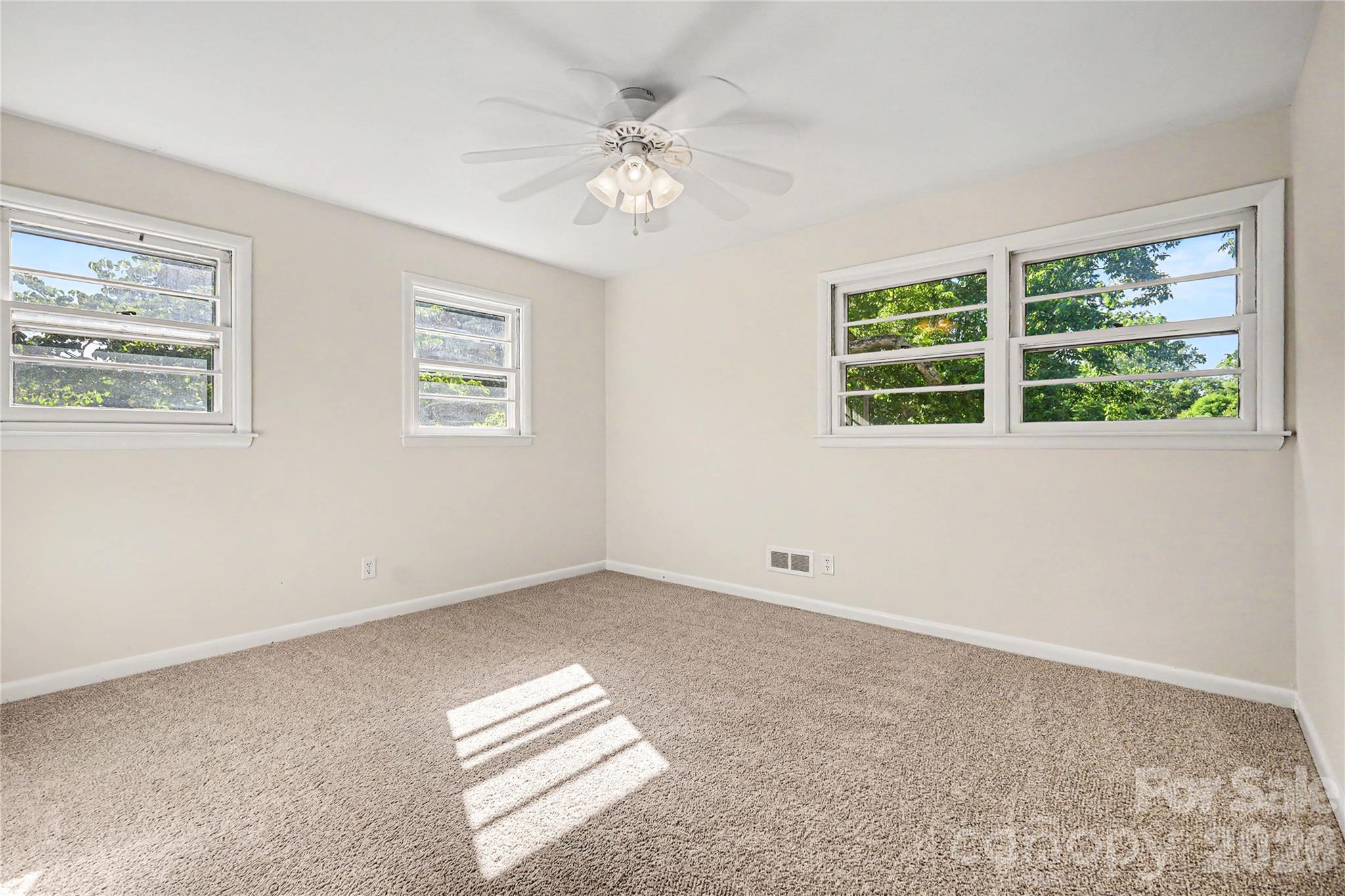 211 Windsor Drive Property Photo 13