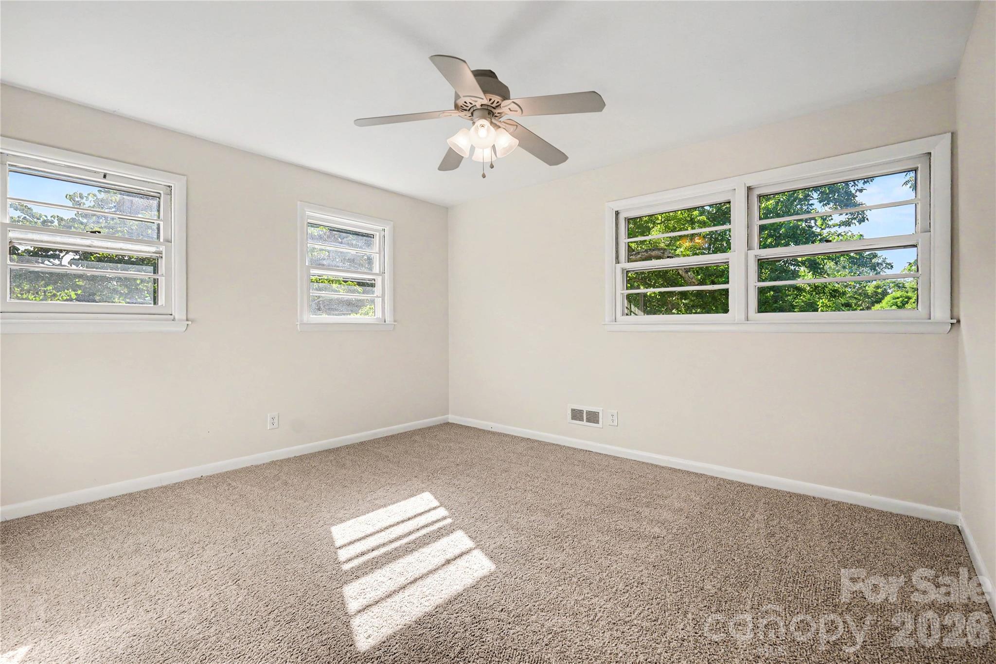 211 Windsor Drive Property Photo 14