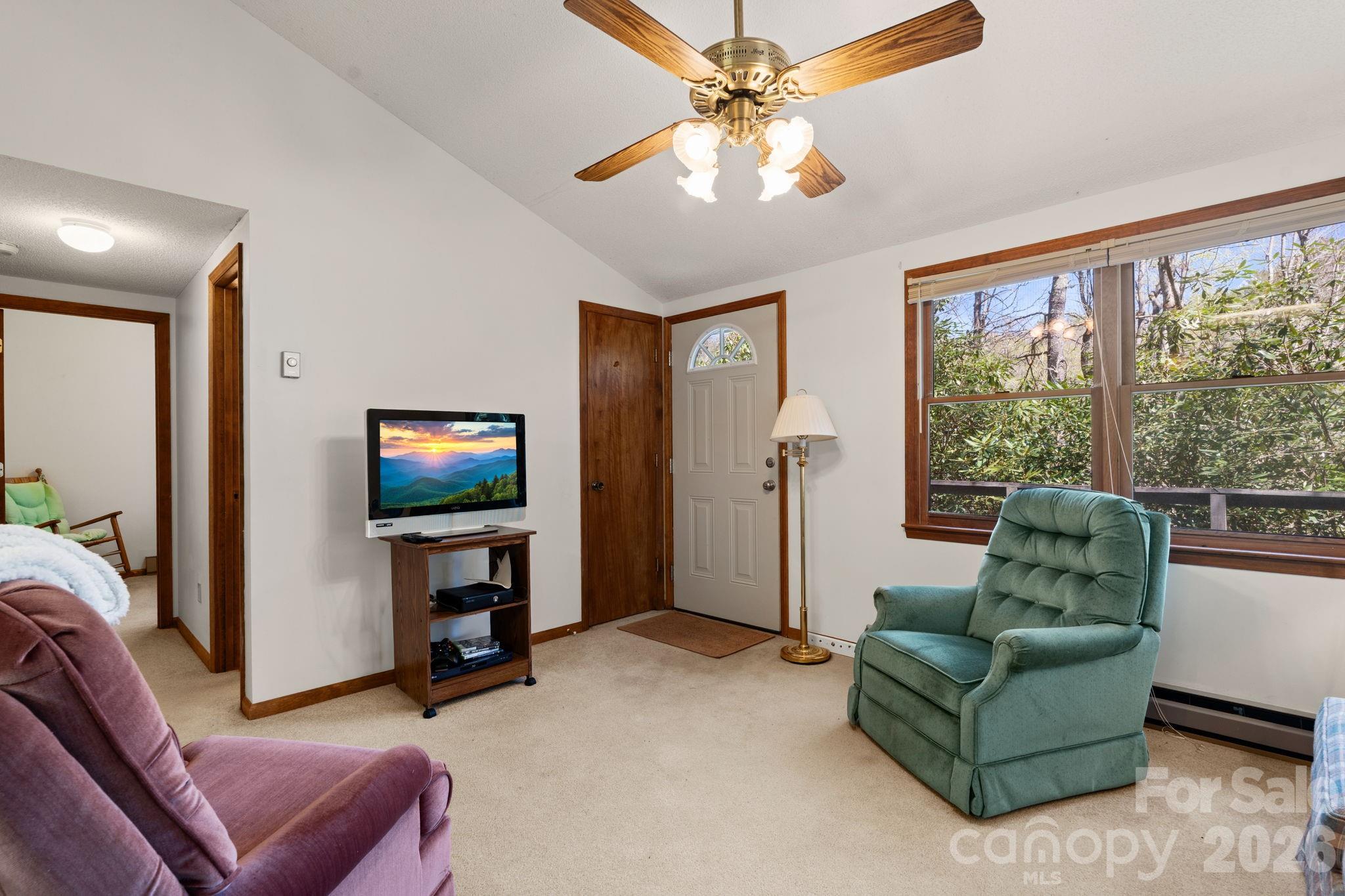 8977 Rose Hollow Avenue Property Photo 4