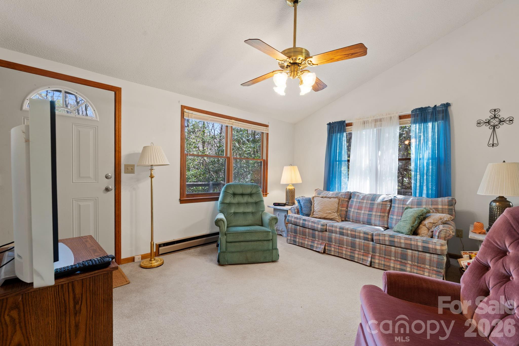8977 Rose Hollow Avenue Property Photo 5