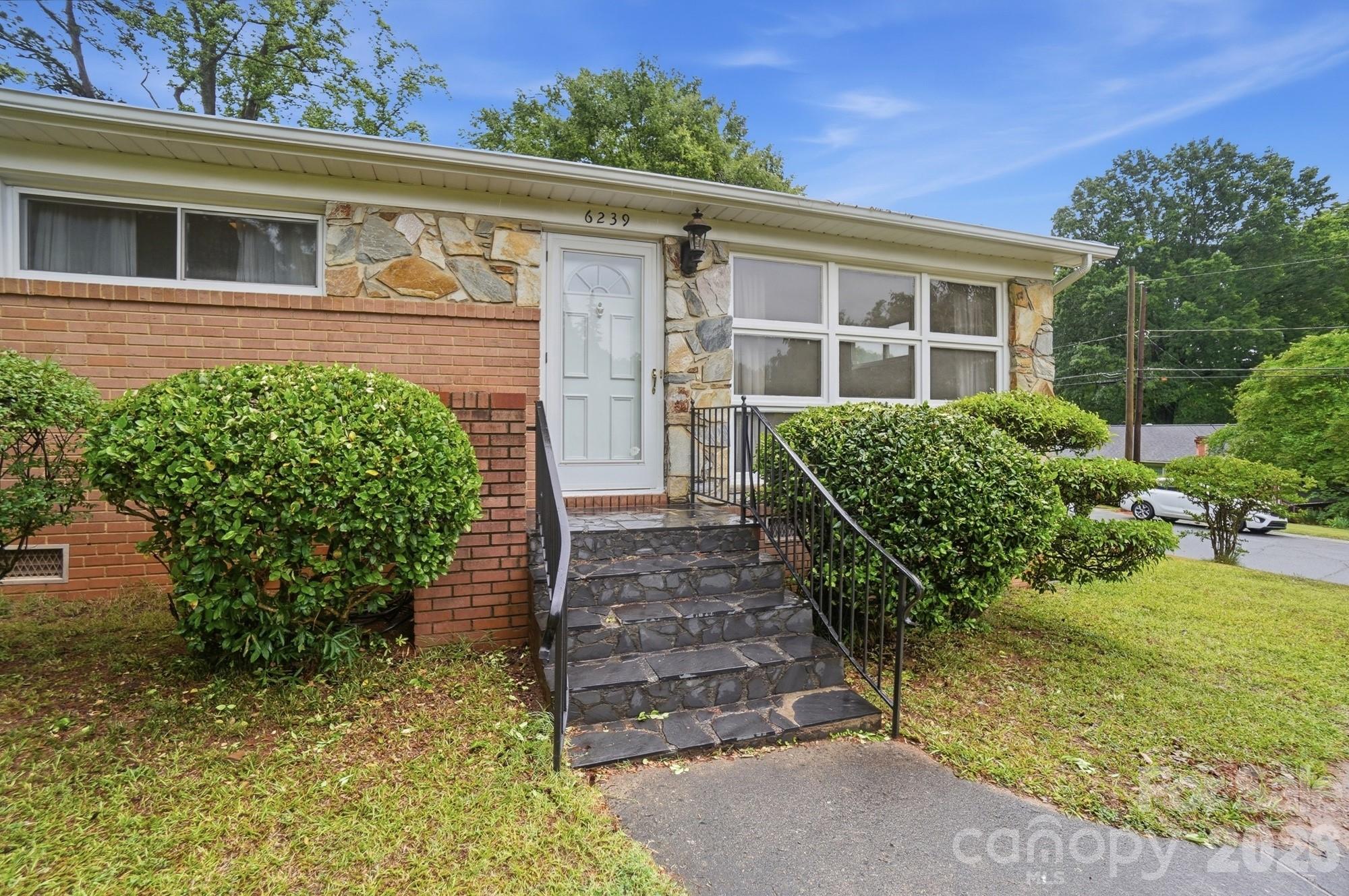 6239 Netherwood Drive Property Photo 3