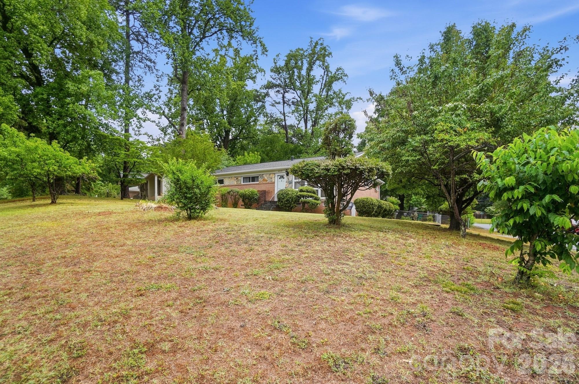6239 Netherwood Drive Property Photo 5