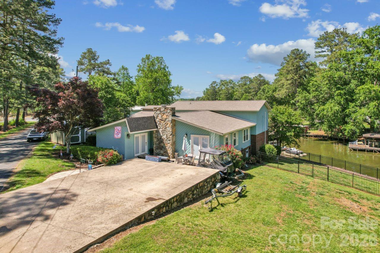49571 Blackberry Road Property Photo 1