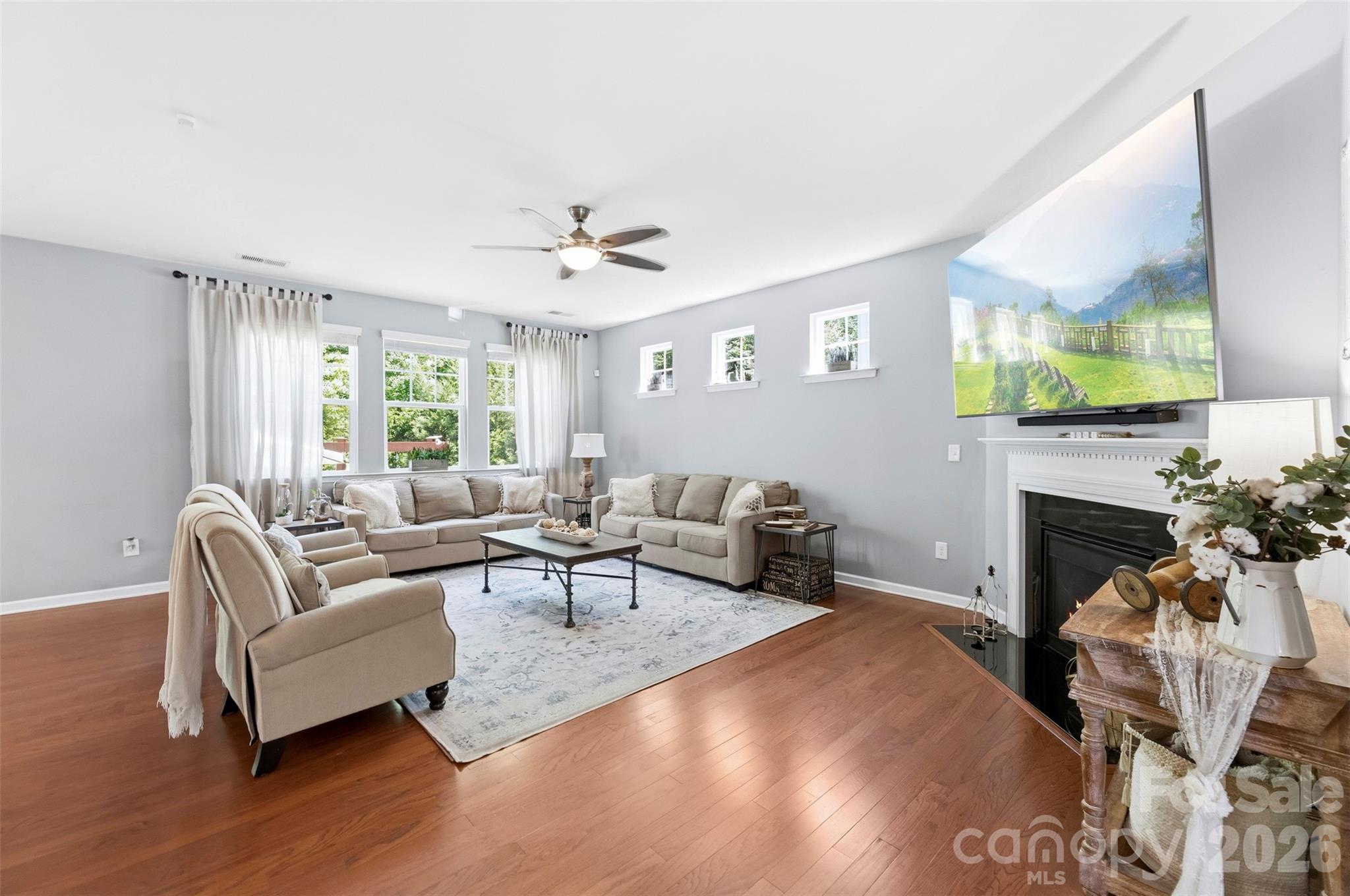 2028 Brightflower Lane Property Photo 7