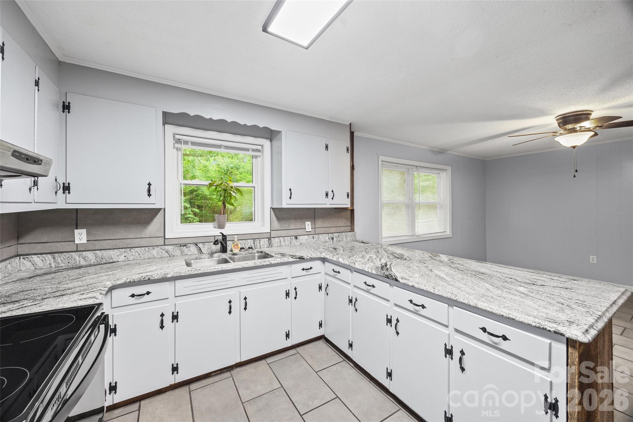 2380 Dixon Road Property Photo 8