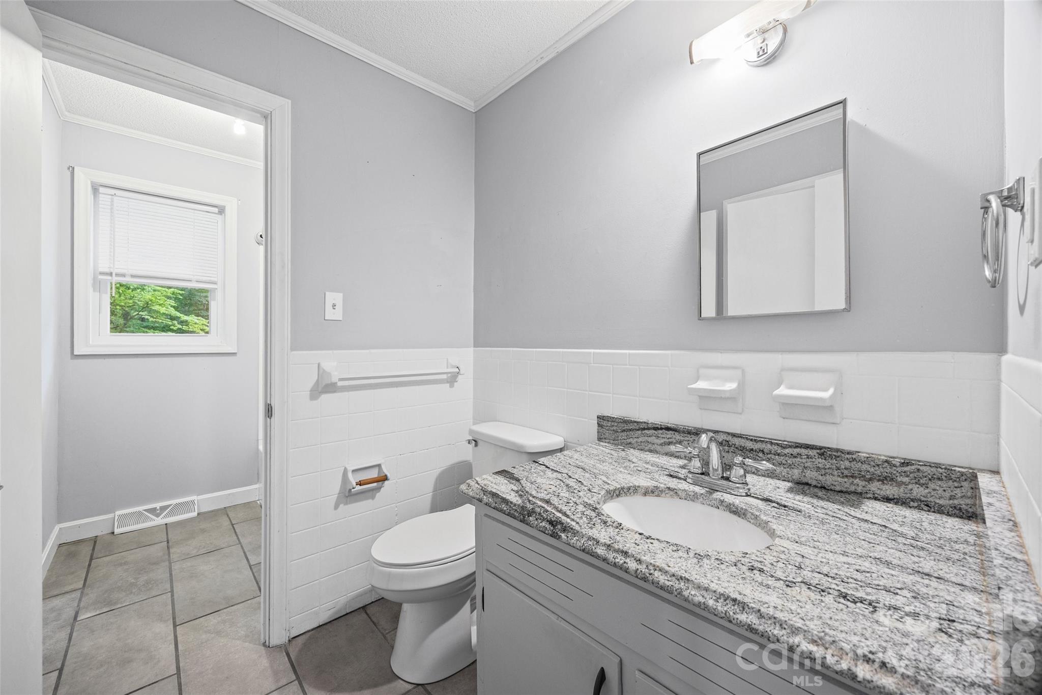 2380 Dixon Road Property Photo 13