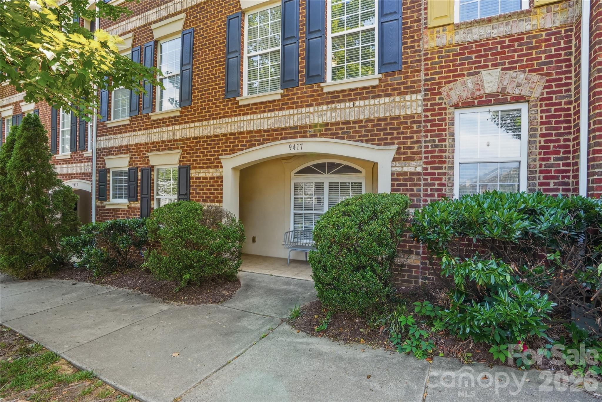 9417 Kings Parade Boulevard Property Photo 2