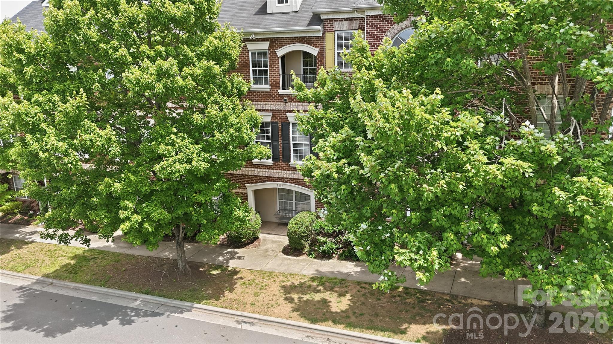 9417 Kings Parade Boulevard Property Photo 3