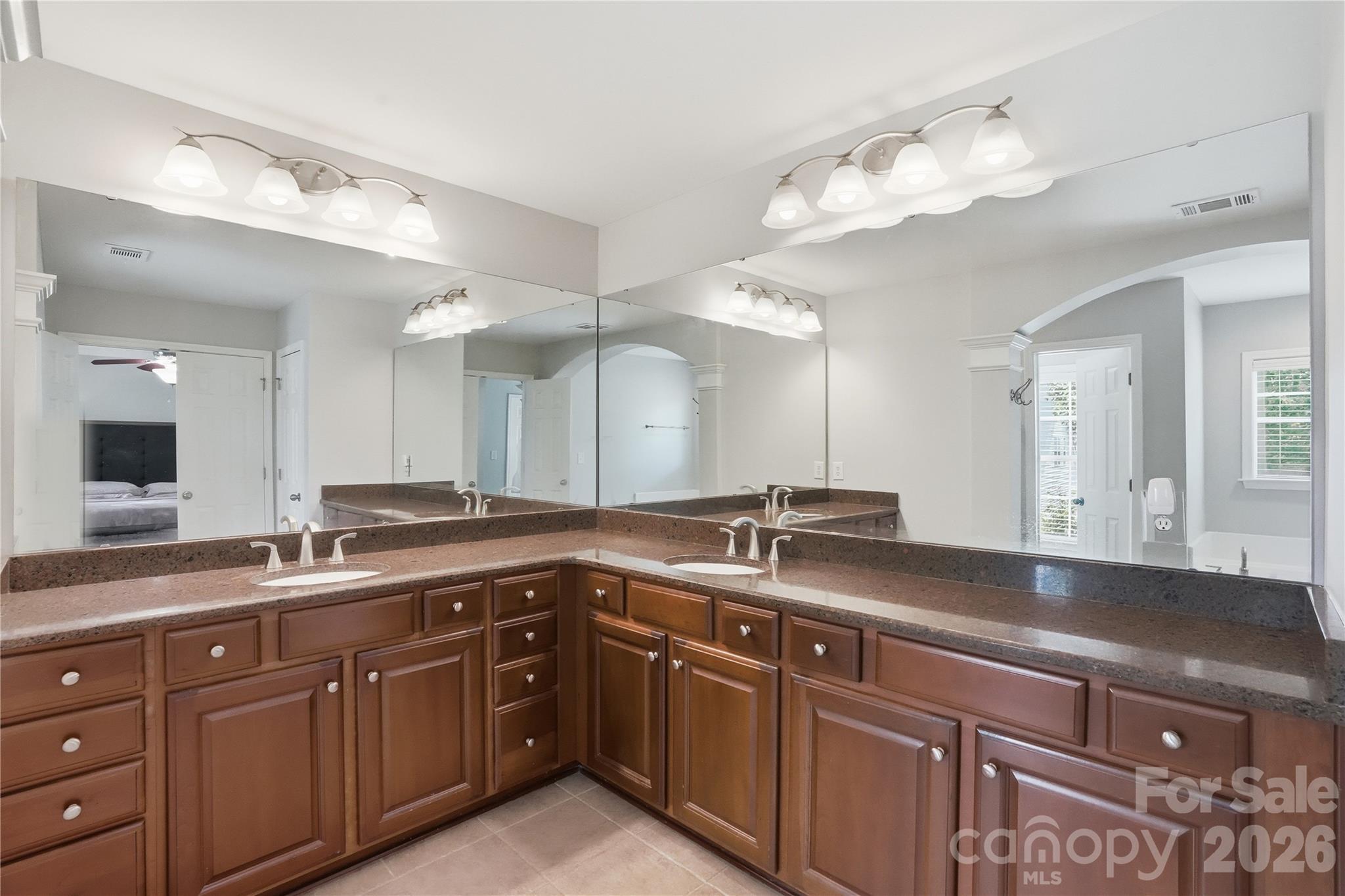 9417 Kings Parade Boulevard Property Photo 19
