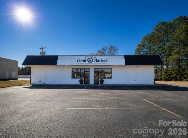 102 N Main Street Property Photo 1