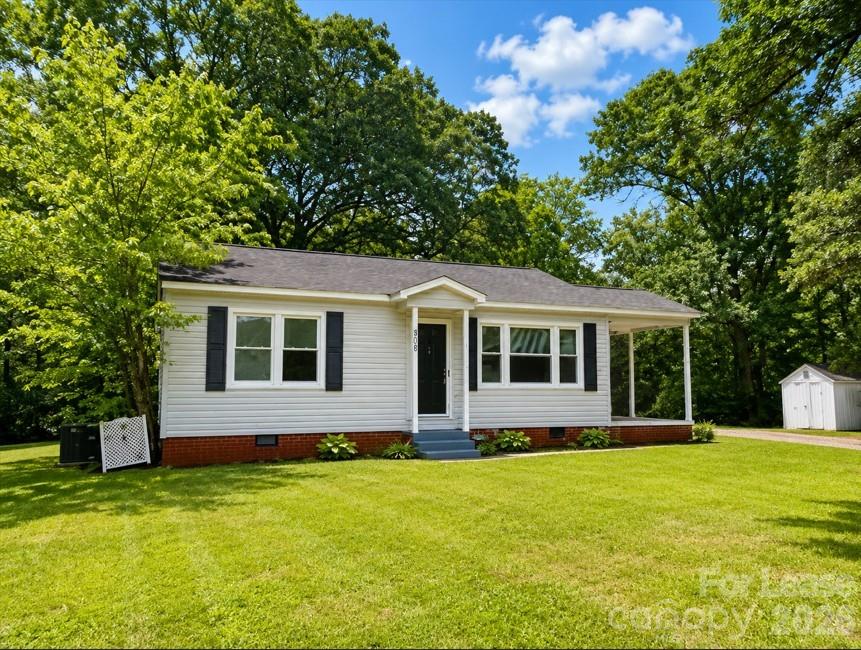 810 Mt Holly Huntersville Road Property Photo 1