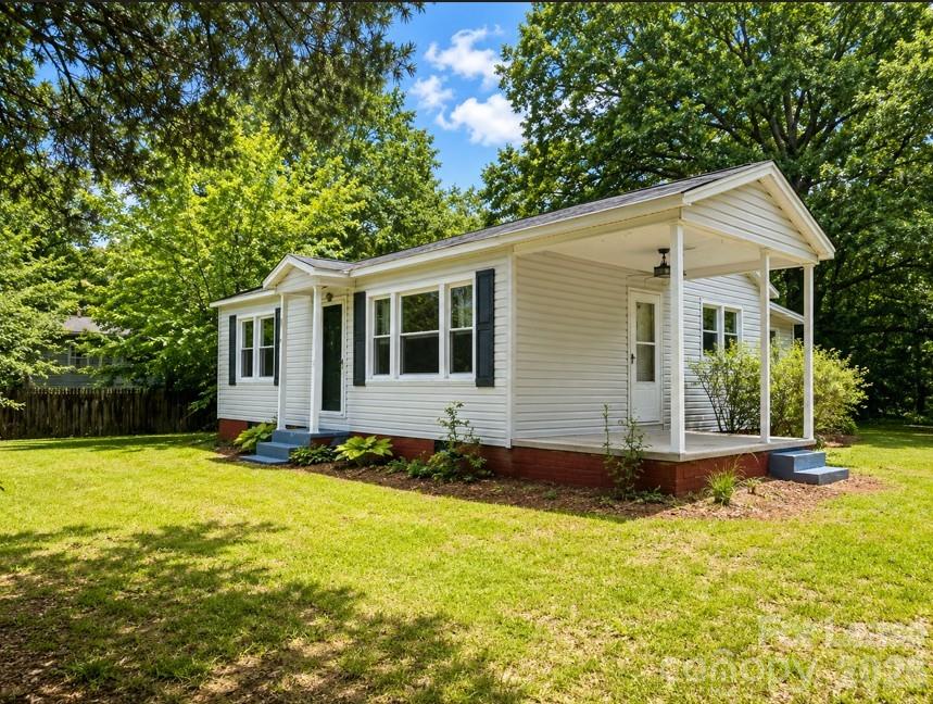 810 Mt Holly Huntersville Road Property Photo 2