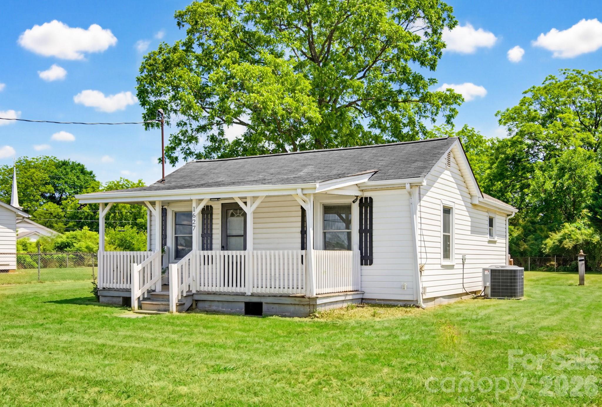 1627 Warren Avenue Property Photo 1