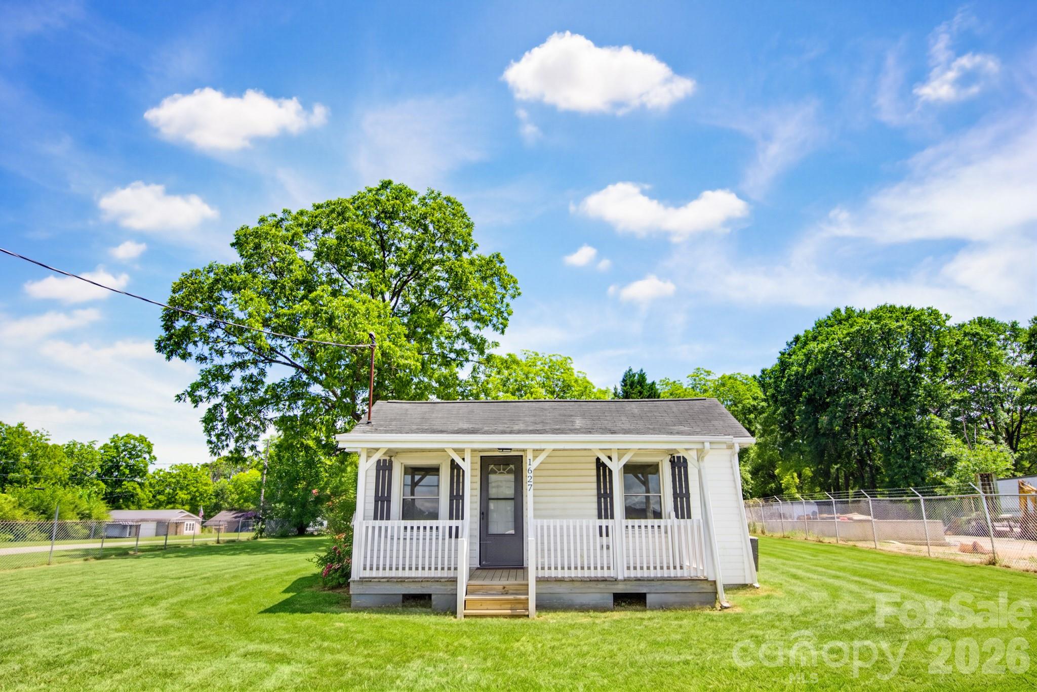 1627 Warren Avenue Property Photo 3