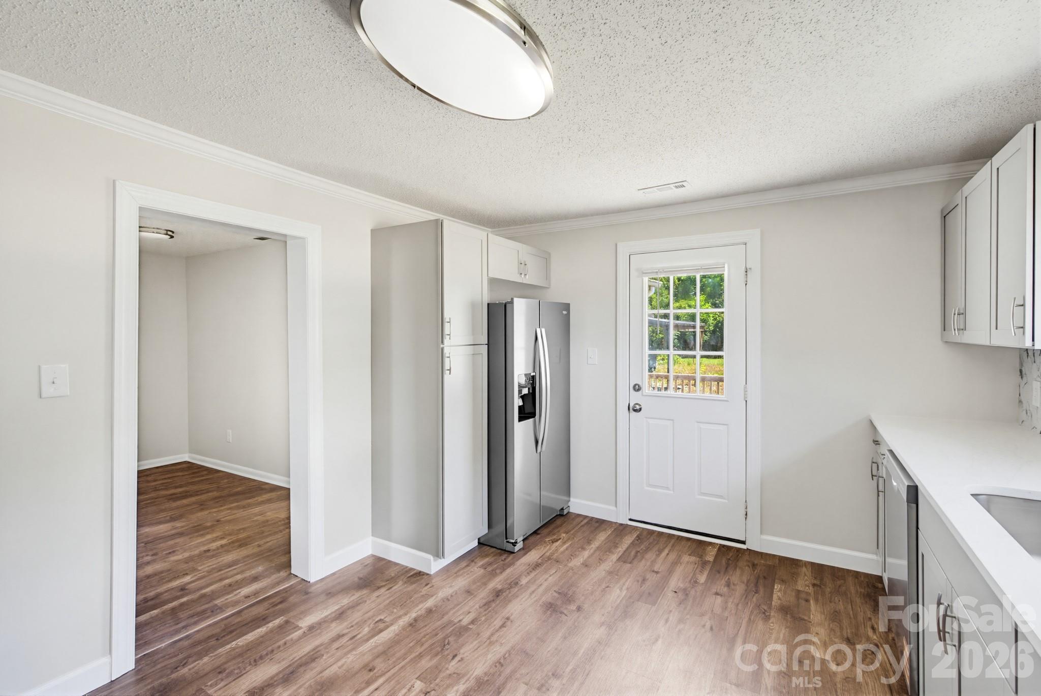 1627 Warren Avenue Property Photo 4
