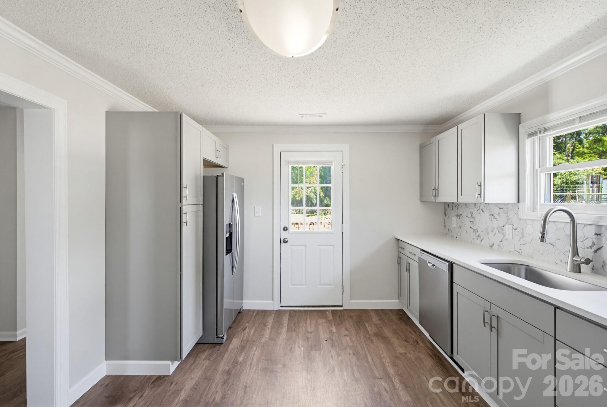 1627 Warren Avenue Property Photo 6