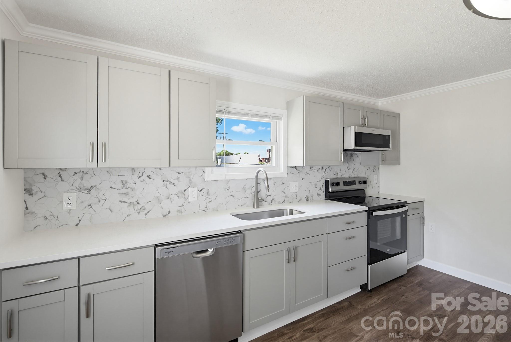 1627 Warren Avenue Property Photo 7