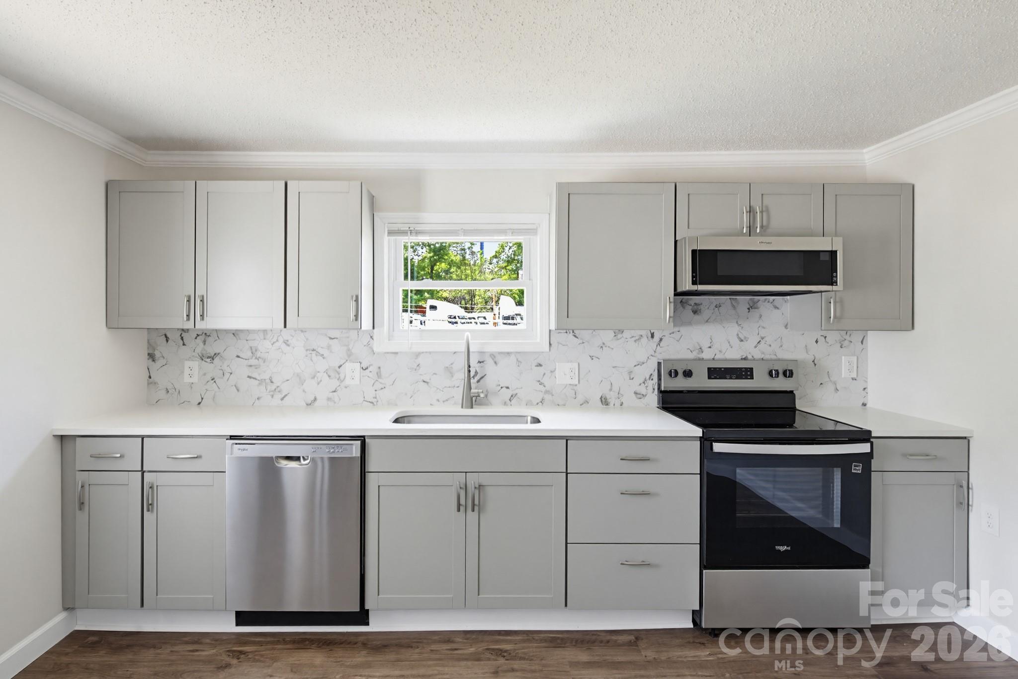 1627 Warren Avenue Property Photo 8