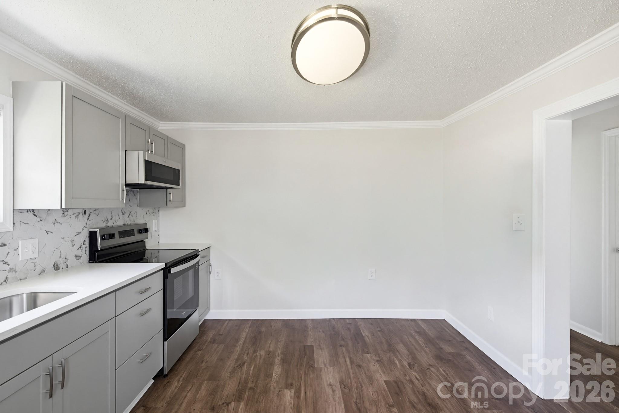 1627 Warren Avenue Property Photo 9
