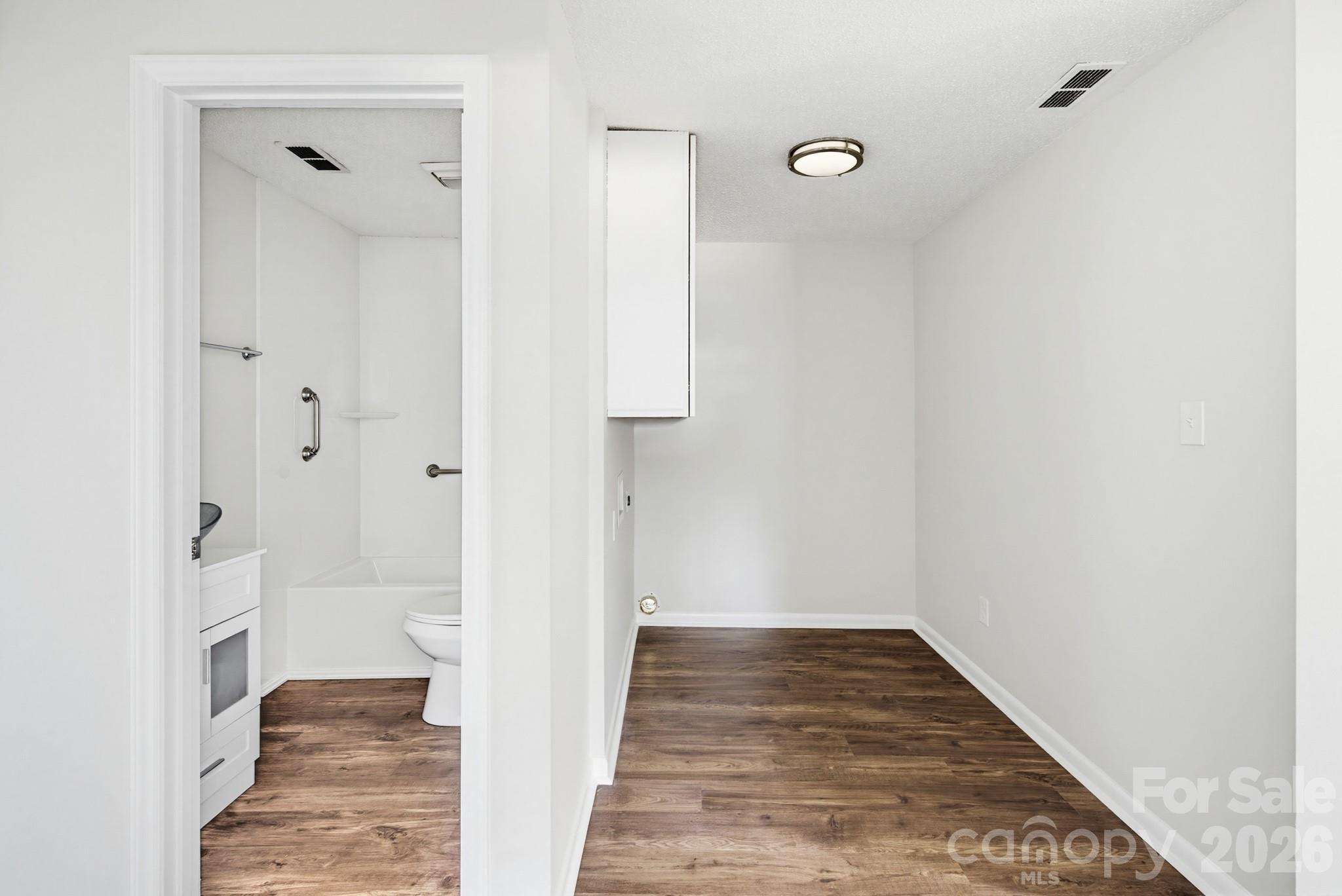1627 Warren Avenue Property Photo 13
