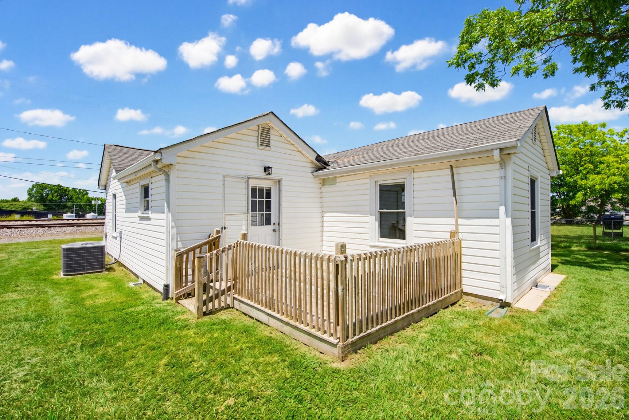 1627 Warren Avenue Property Photo 18