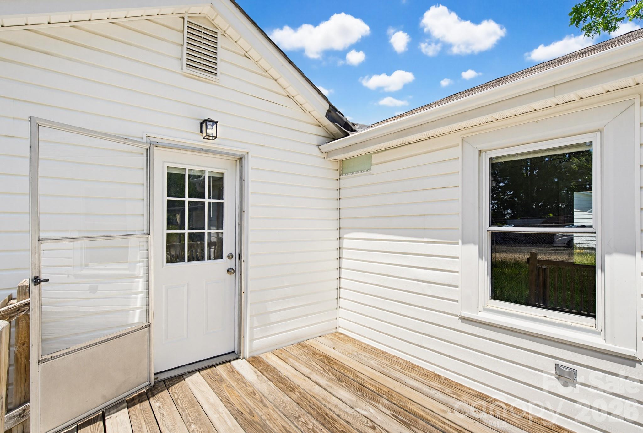 1627 Warren Avenue Property Photo 20