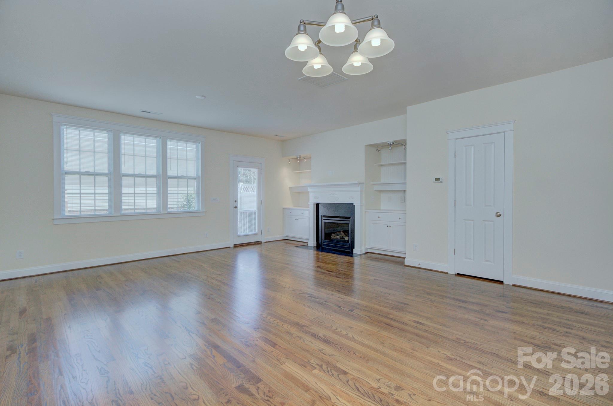 1023 White Point Drive Property Photo 2