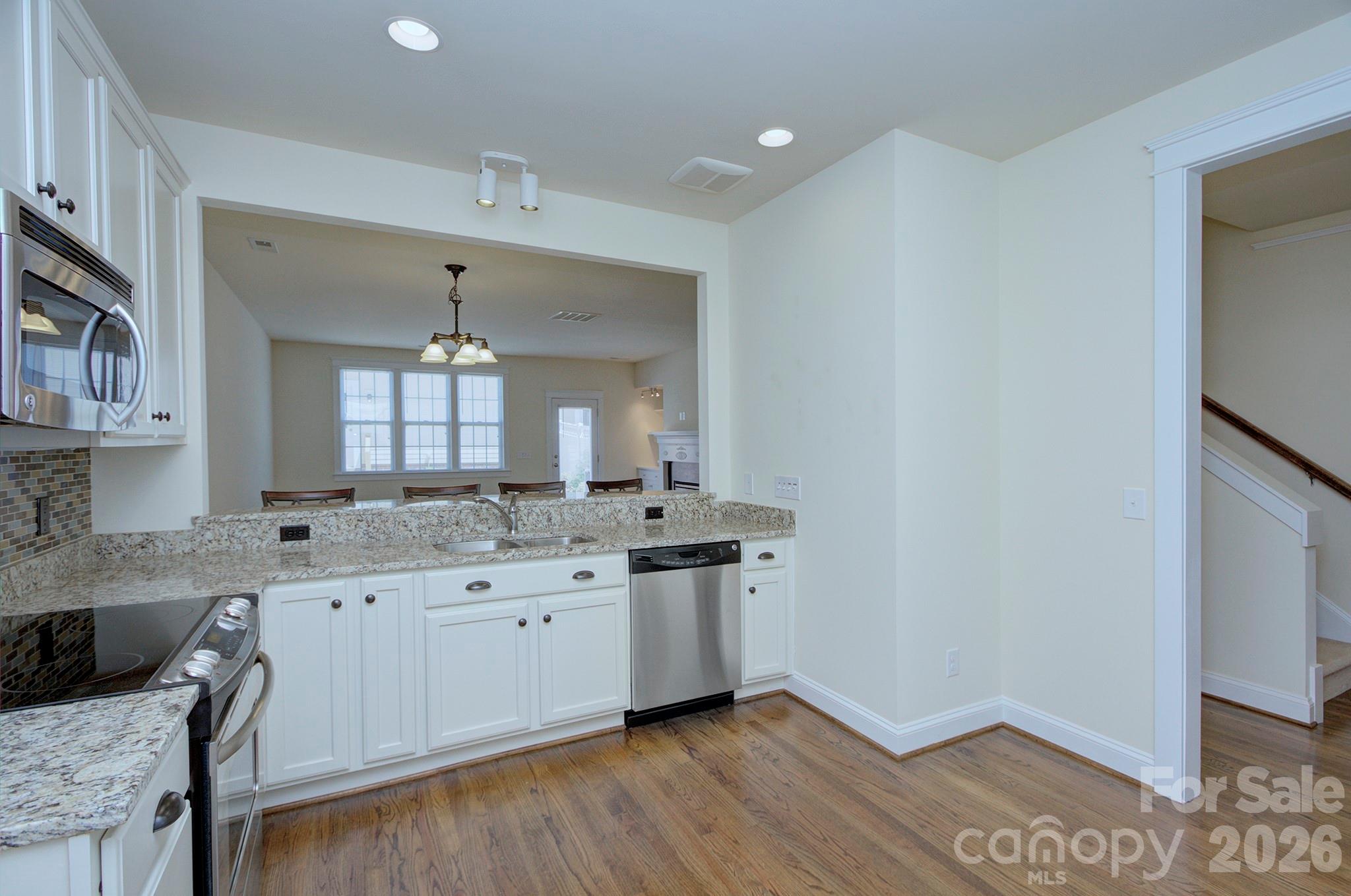 1023 White Point Drive Property Photo 3