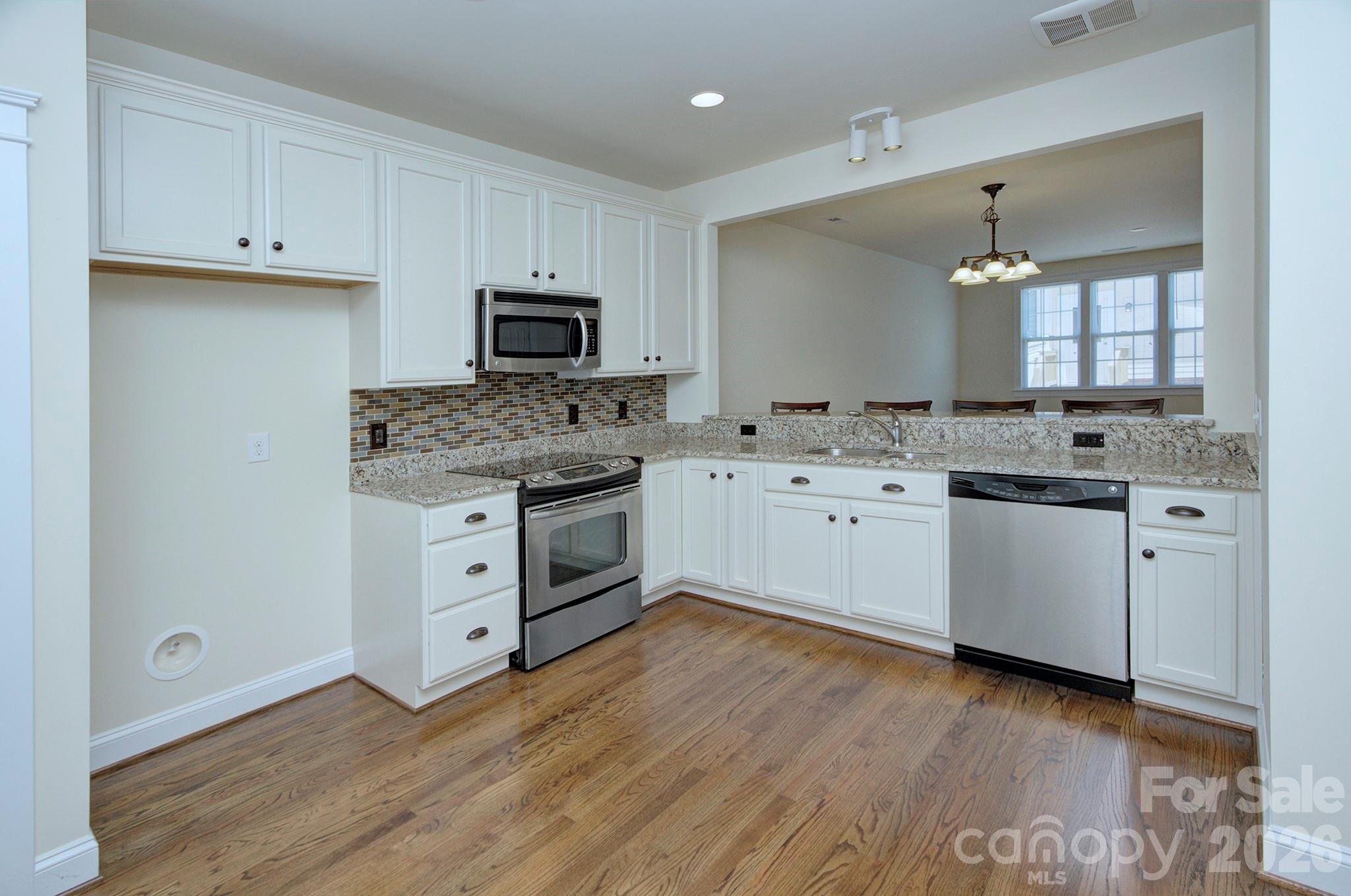 1023 White Point Drive Property Photo 6