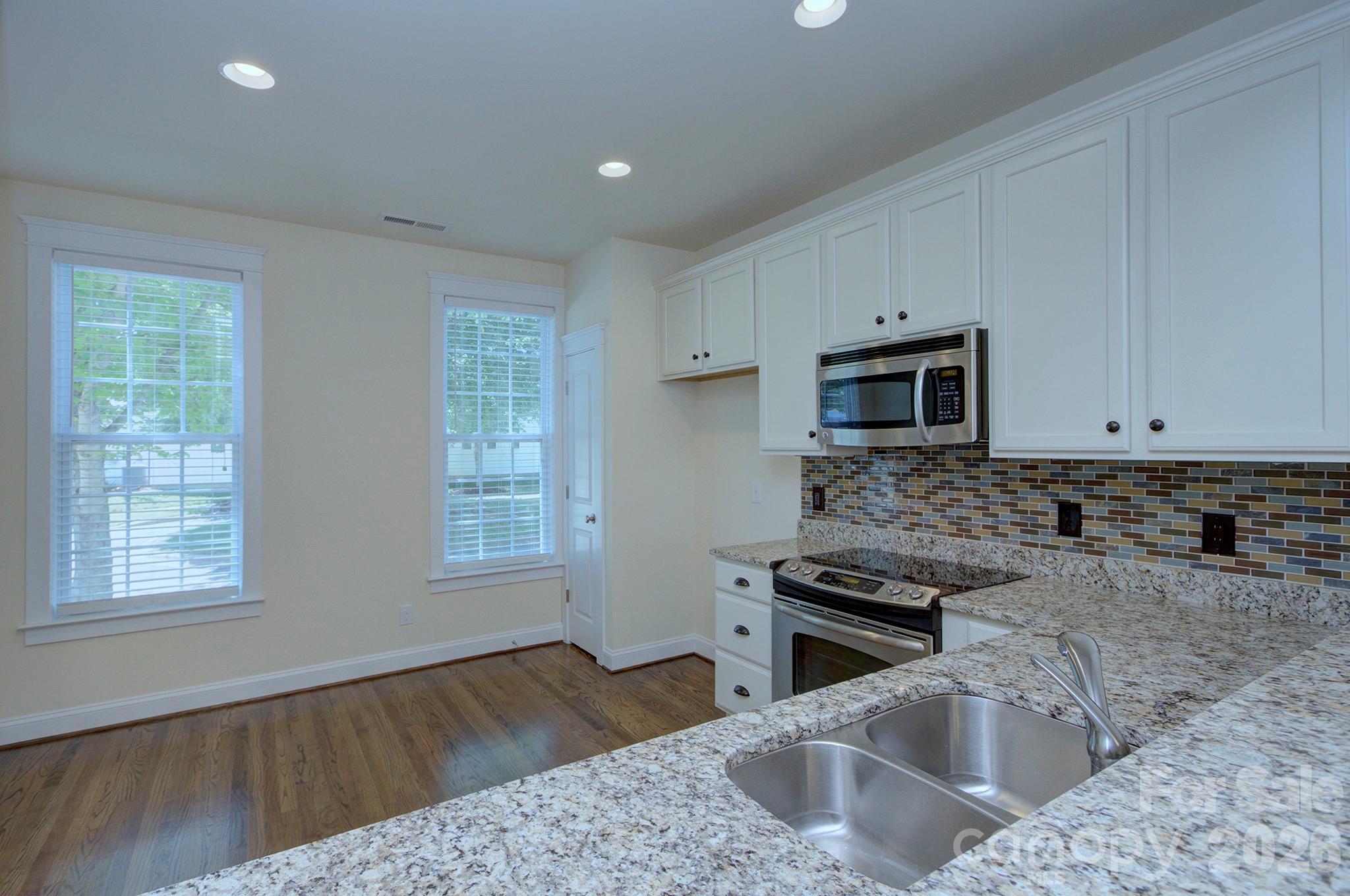 1023 White Point Drive Property Photo 7