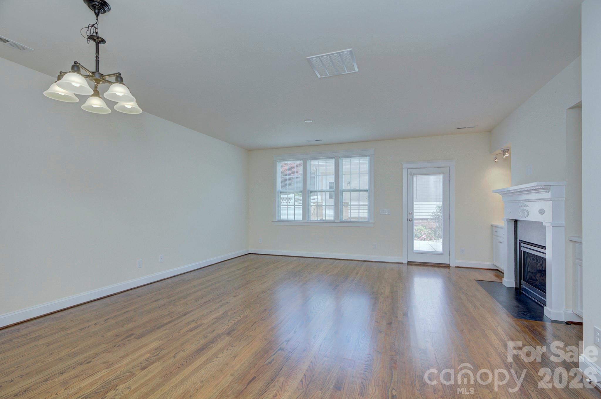 1023 White Point Drive Property Photo 8