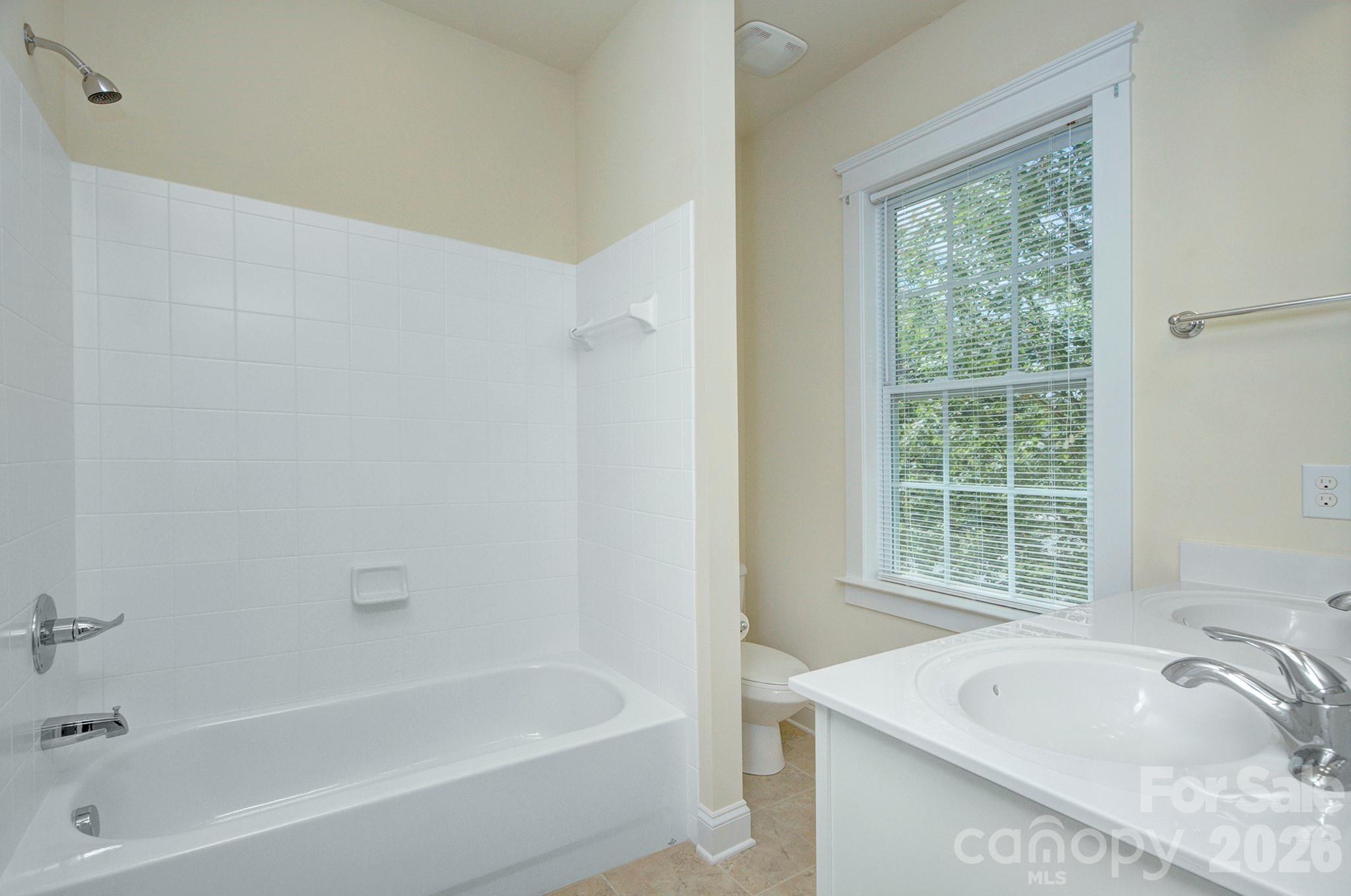 1023 White Point Drive Property Photo 16
