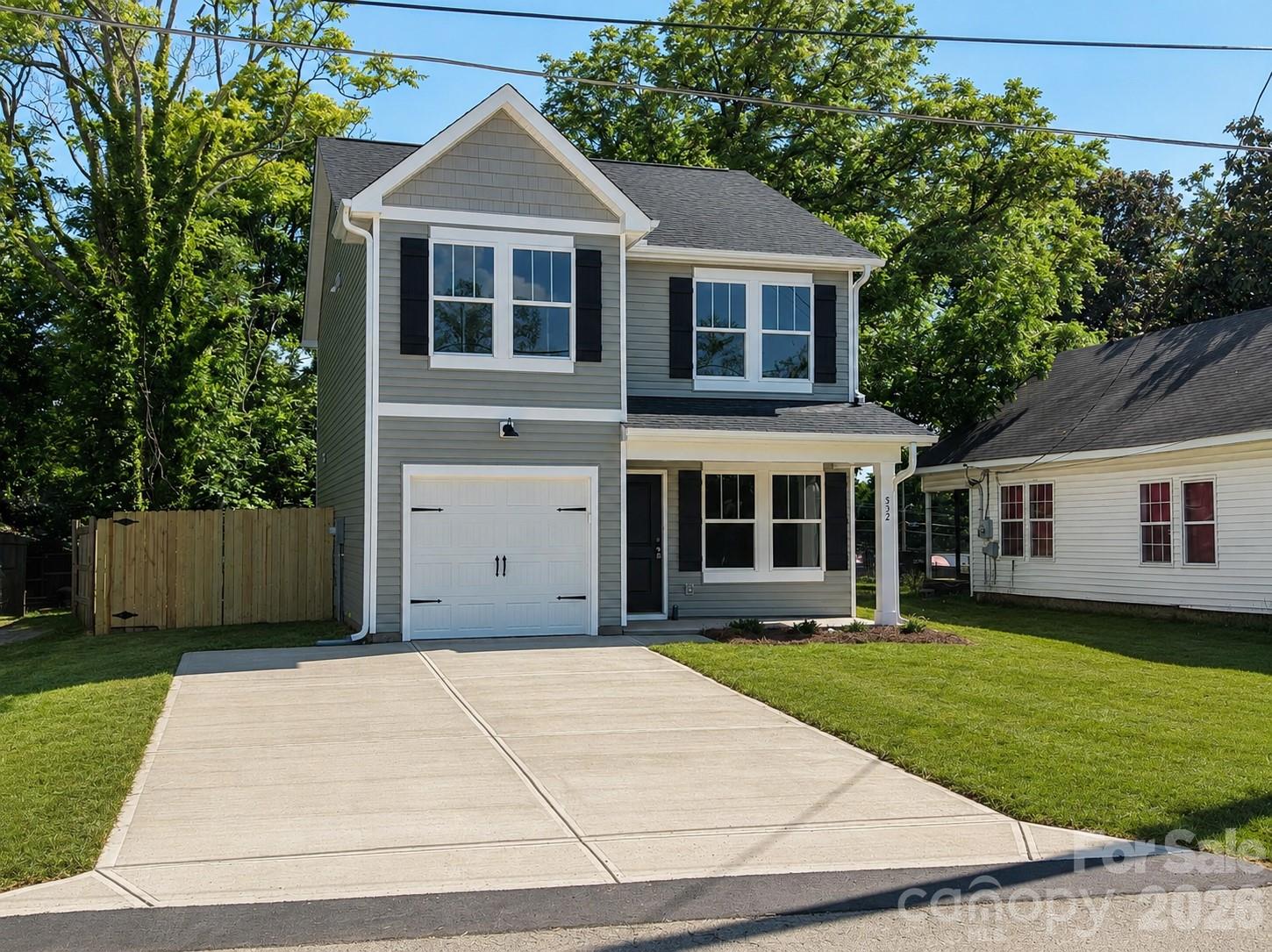 532 Bond Street Property Photo 2