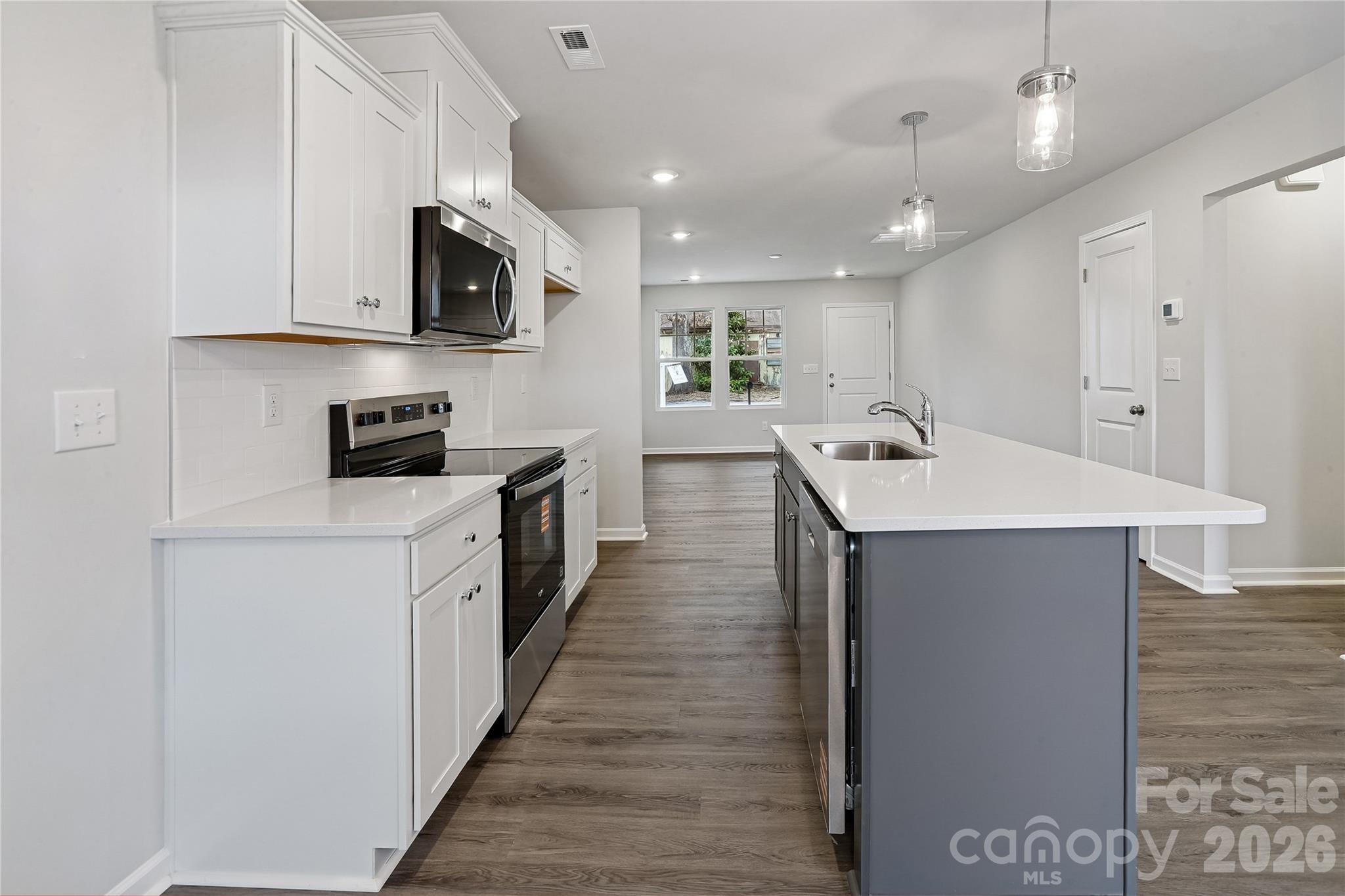 532 Bond Street Property Photo 3