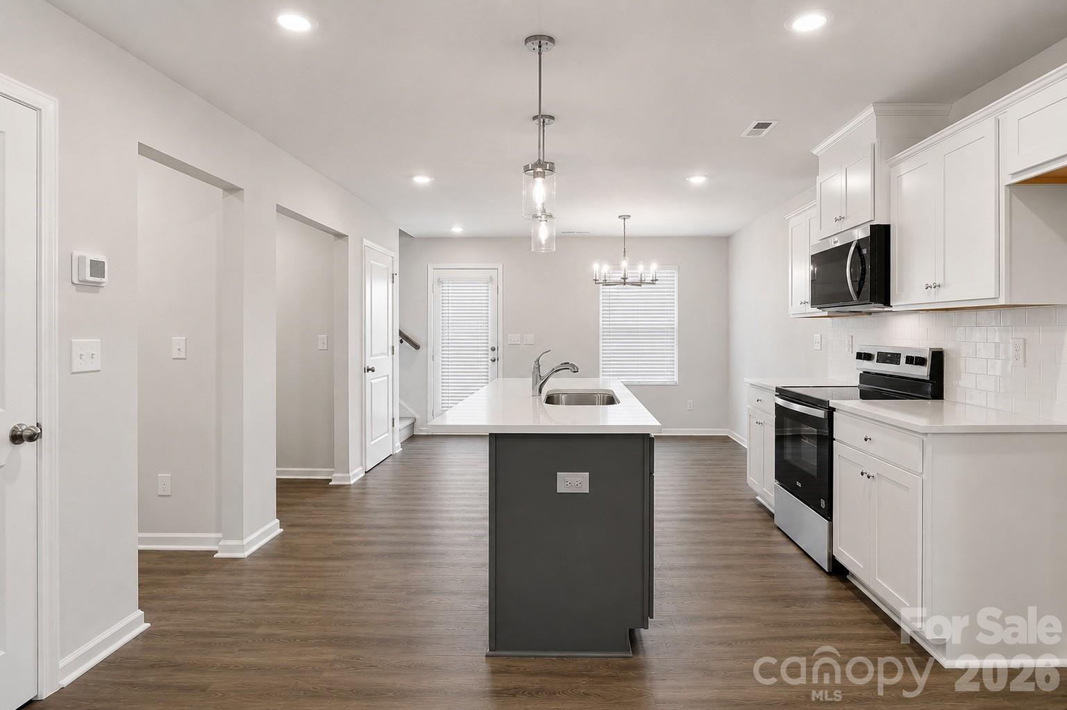 532 Bond Street Property Photo 5