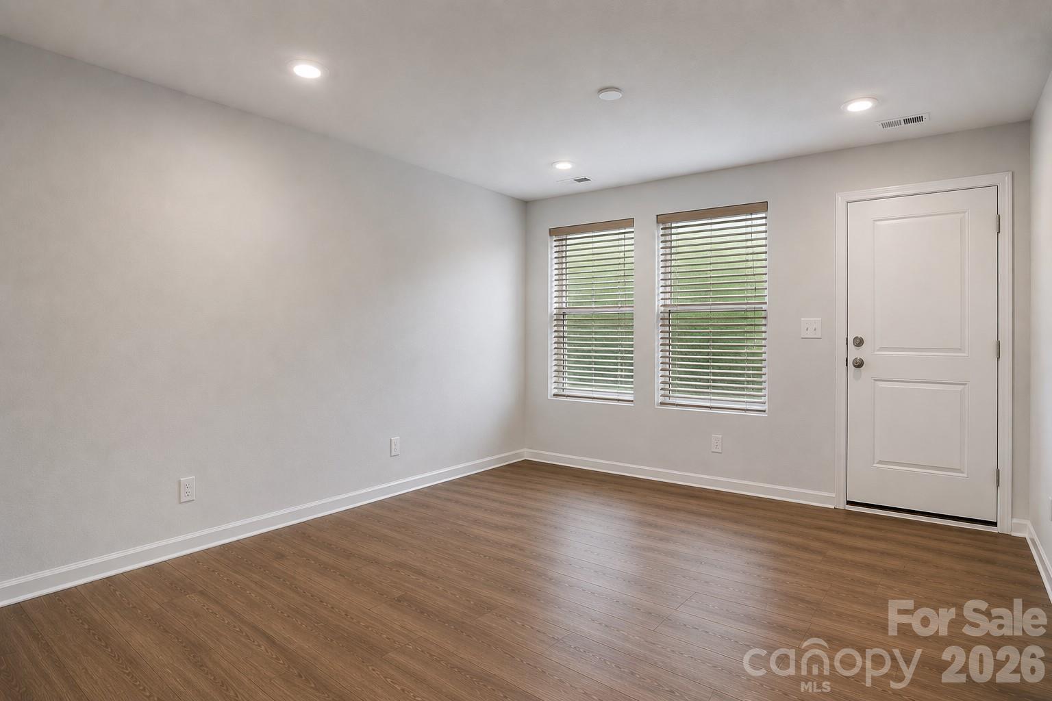 532 Bond Street Property Photo 7
