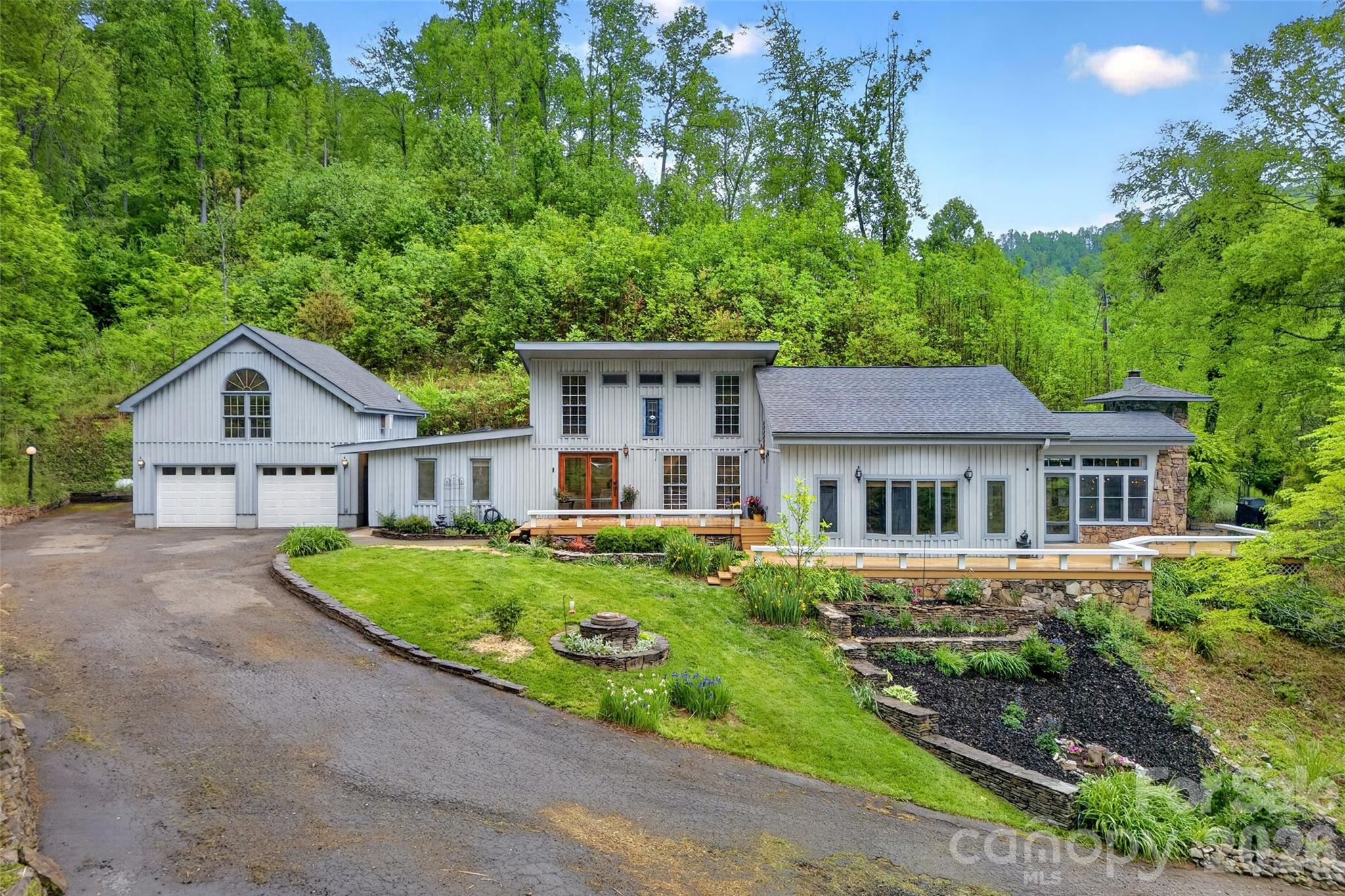 3068 S 226 Highway Property Photo 1