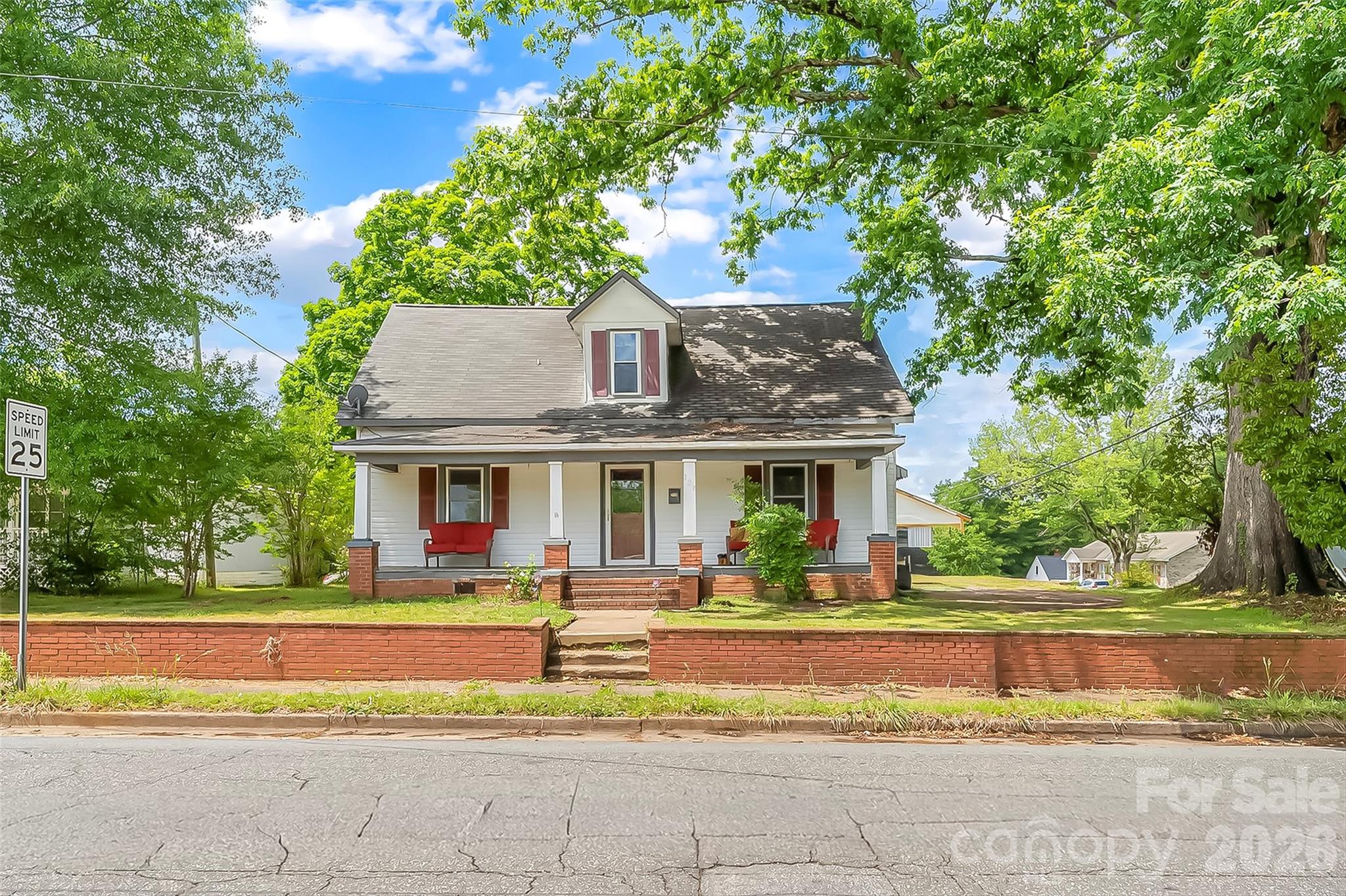 137 12th Street Property Photo 1