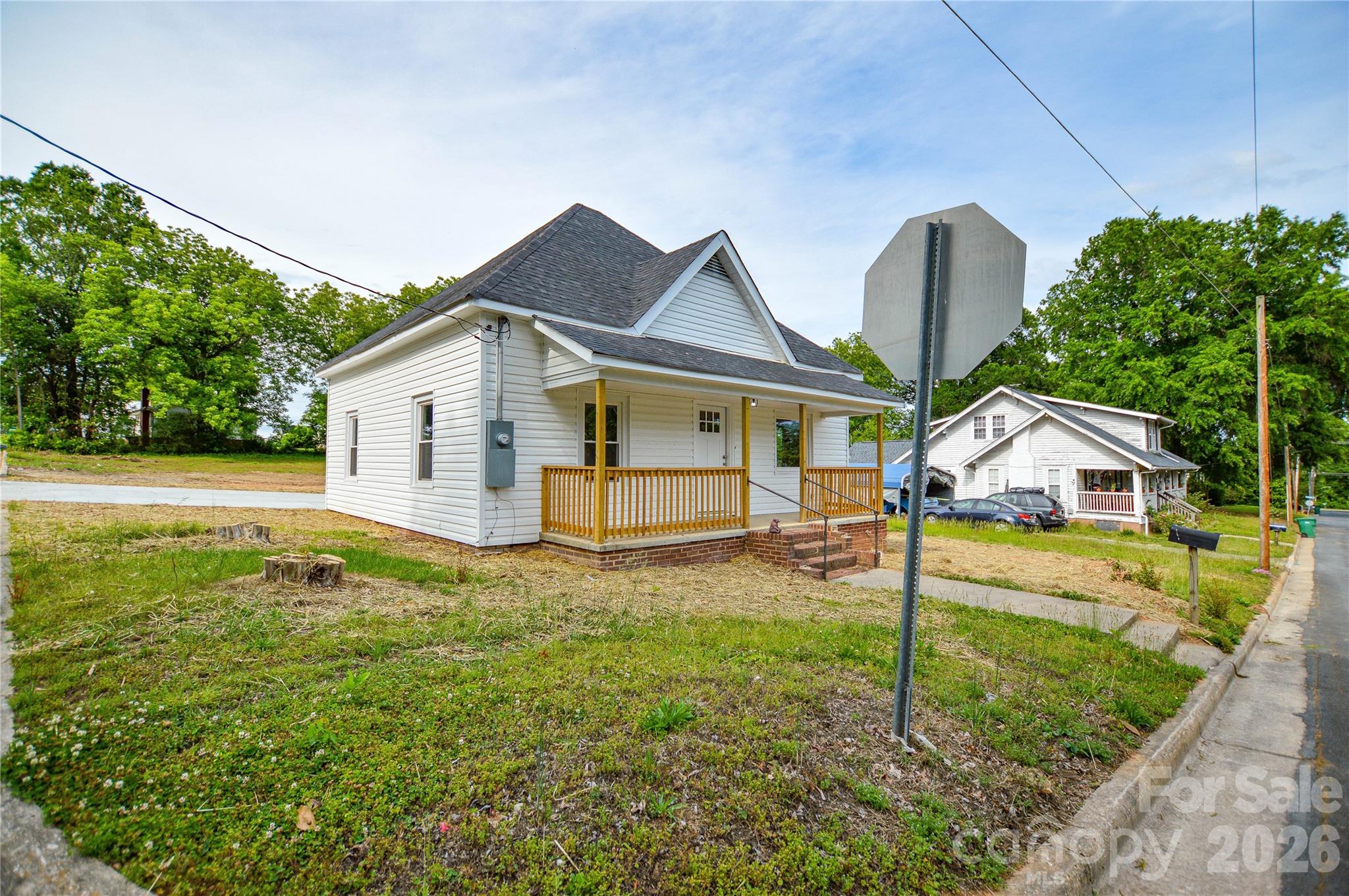 730 W Oakwood Avenue Property Photo 2