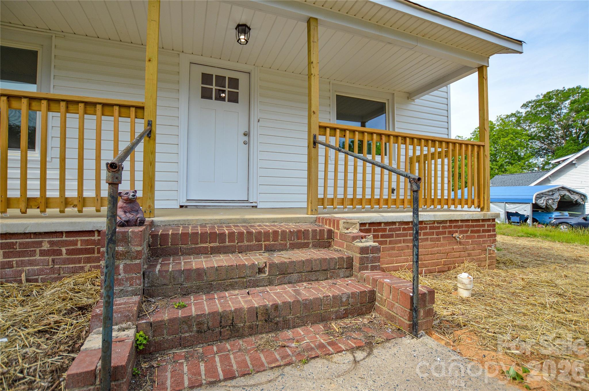 730 W Oakwood Avenue Property Photo 4