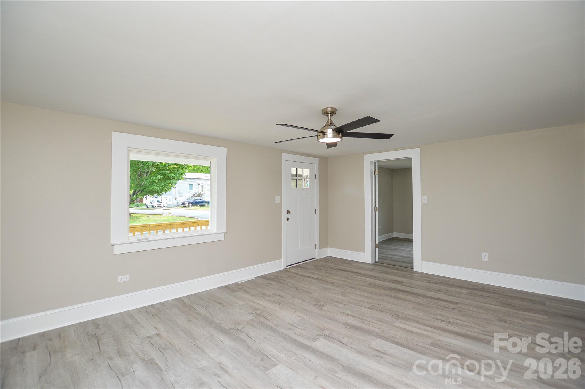 730 W Oakwood Avenue Property Photo 7