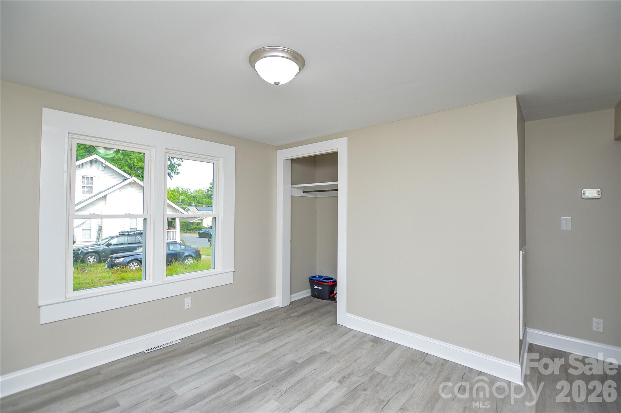 730 W Oakwood Avenue Property Photo 11