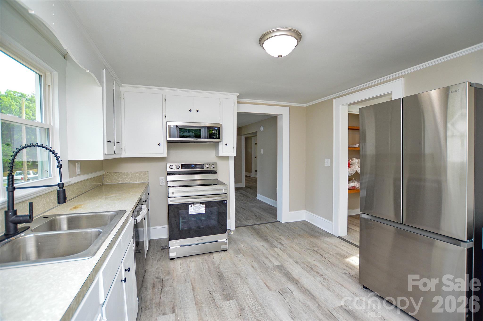 730 W Oakwood Avenue Property Photo 14